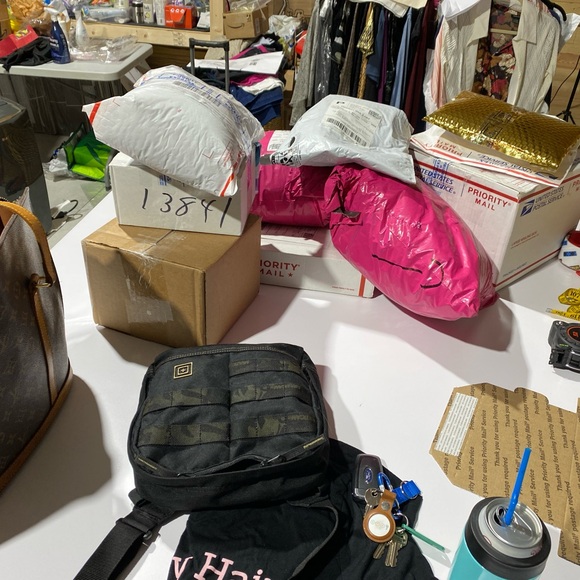 LIVE SHOWClick this listing to be Notified Sharing Yours!! Win Tray space/gifts! - Picture 4 of 16